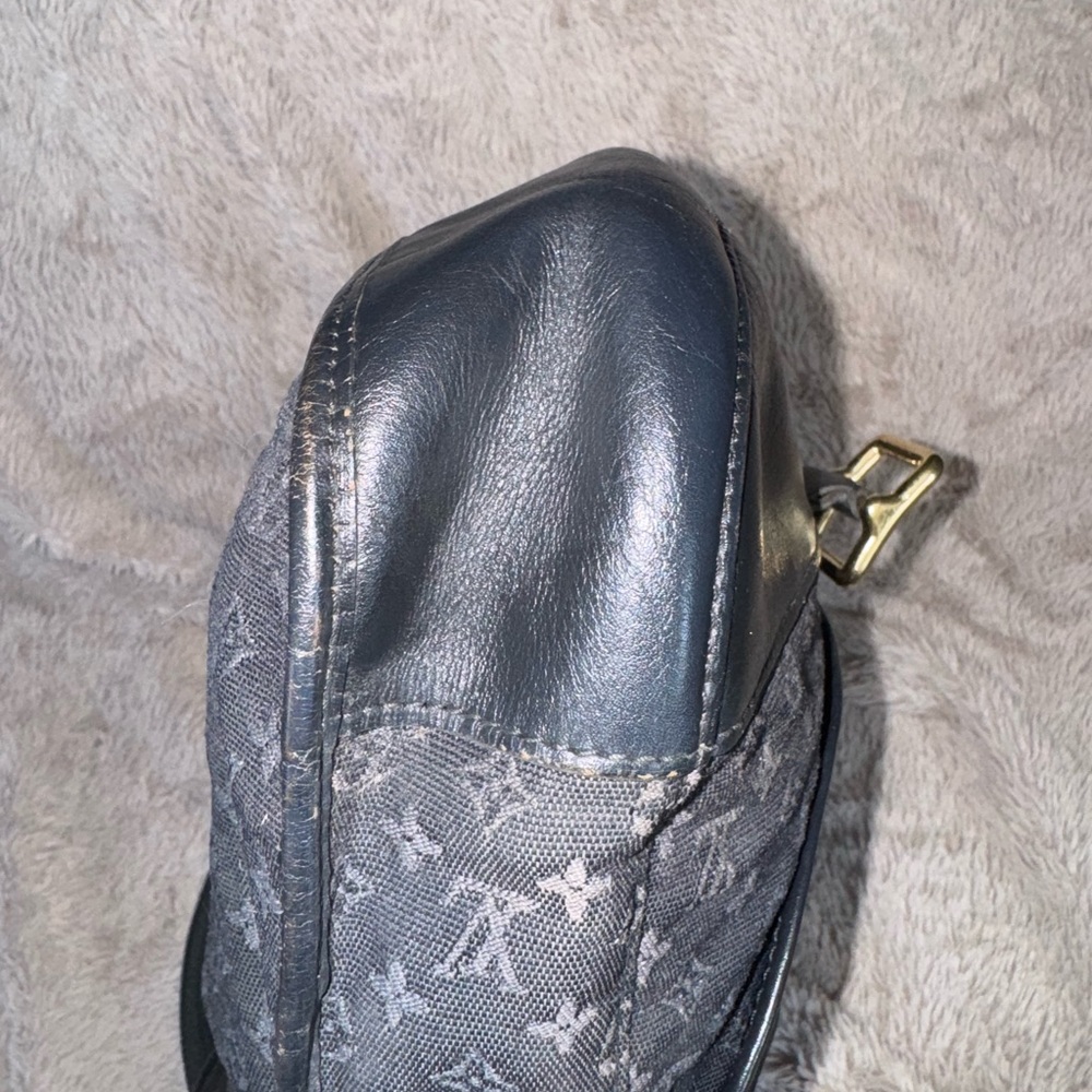 Louis Vuitton Black and Gray Crossbody Bag - Picture 6 of 9